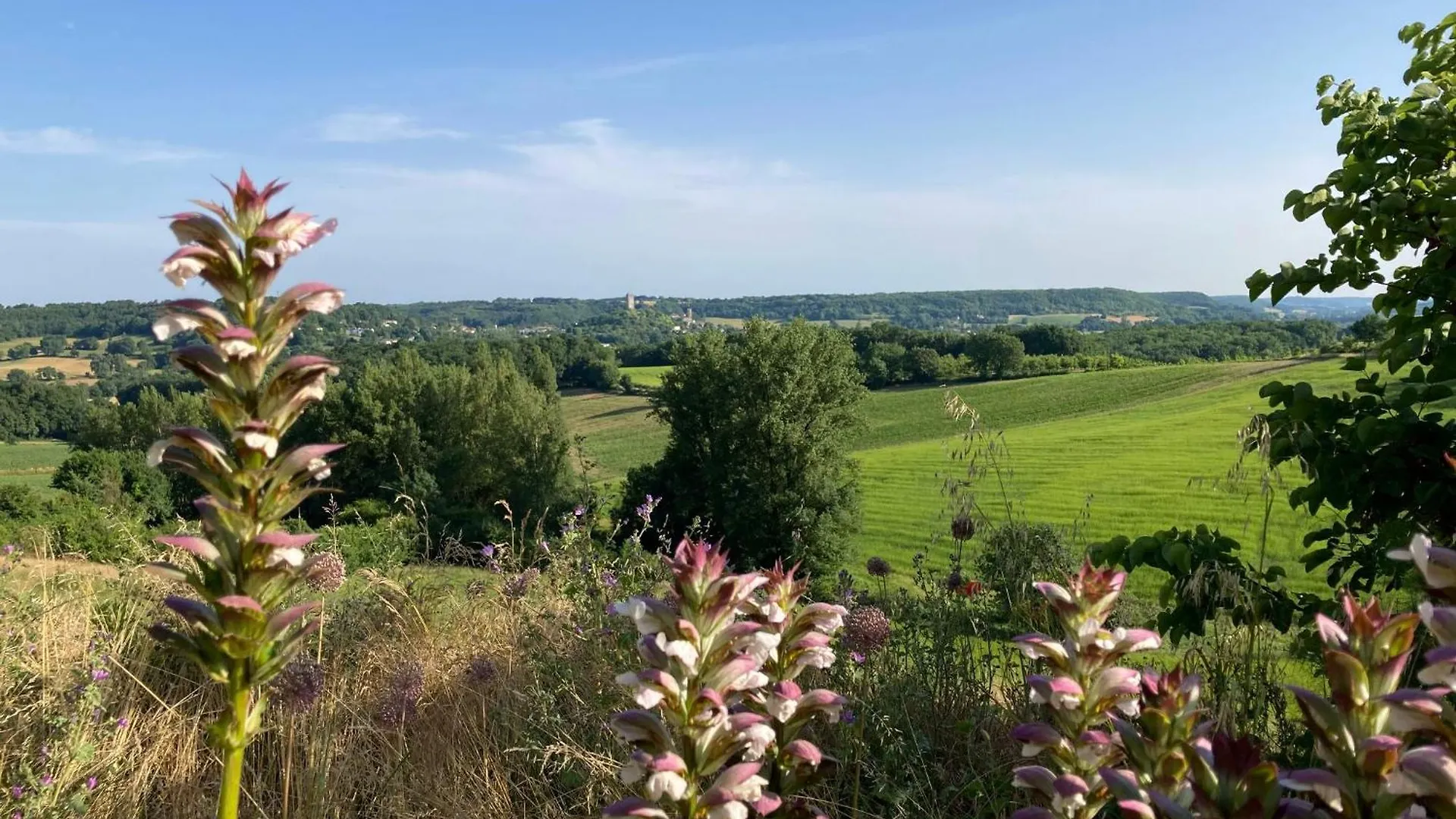 Holiday home Gite Avec Piscine Vue Sur Montcuq Saint-Daunes